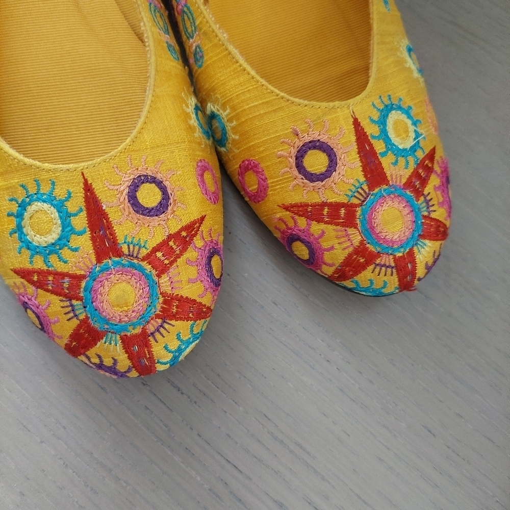 FULLMOON‎ Embroidered Slip On Flat Sandals Size 7 - Picture 2 of 7